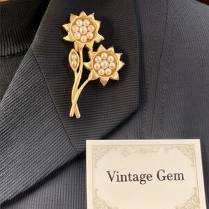 Vintage 1950s Golden Sunflower and Pearl Brooch
